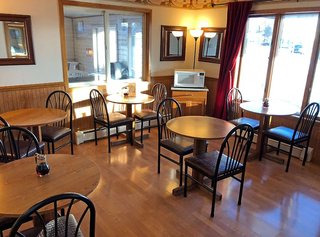 Travelodge By Wyndham Escanaba,Escanaba>>Bark River,2 star
