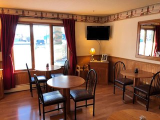 Travelodge By Wyndham Escanaba,Escanaba>>Bark River,2 star