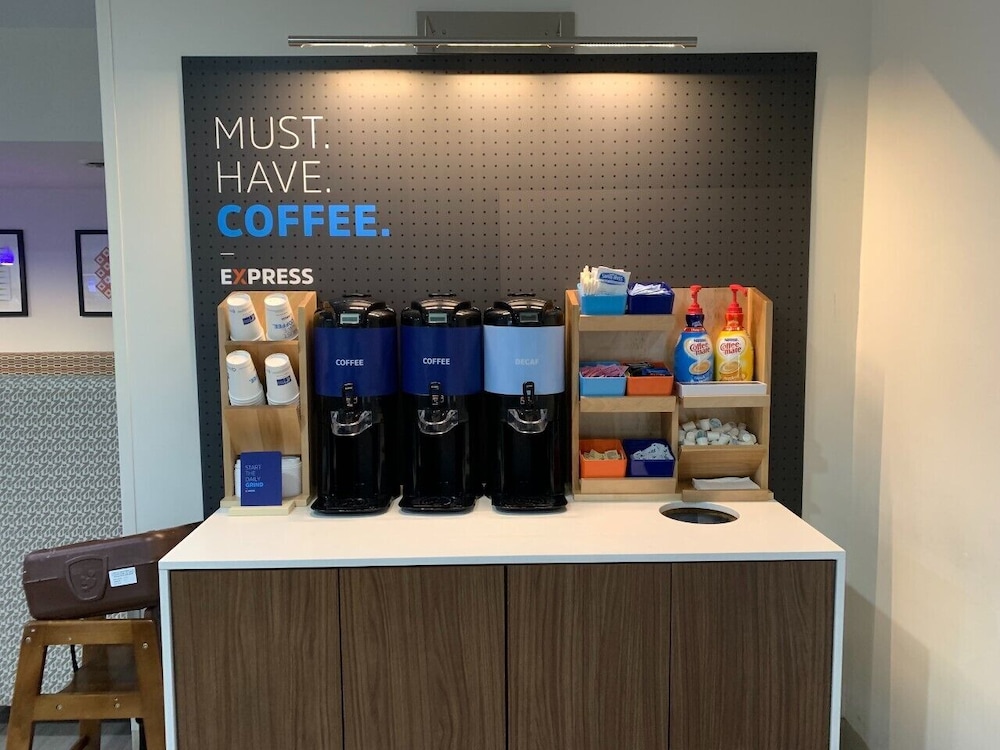 holiday inn express and suites evansville north by ihg