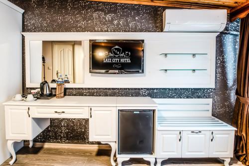 lazz city hotel