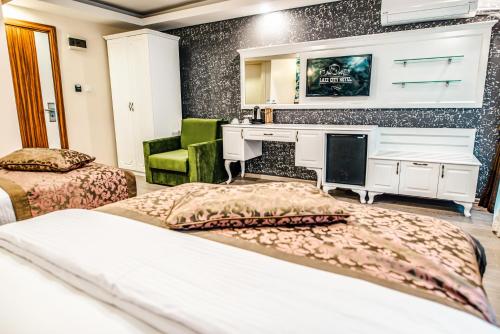 lazz city hotel