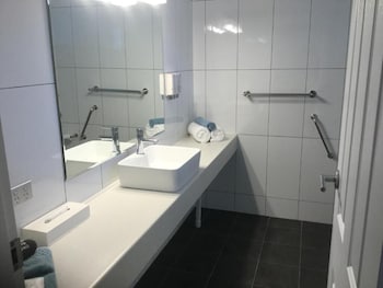 albury townhouse motel