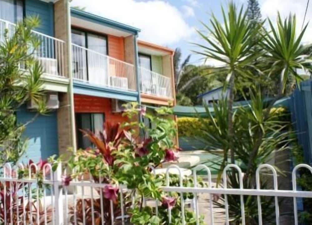 coolum budget accommodation
