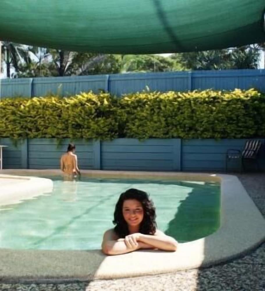 coolum budget accommodation