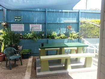 coolum budget accommodation