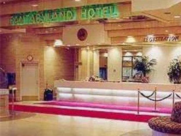 fantasyland hotel