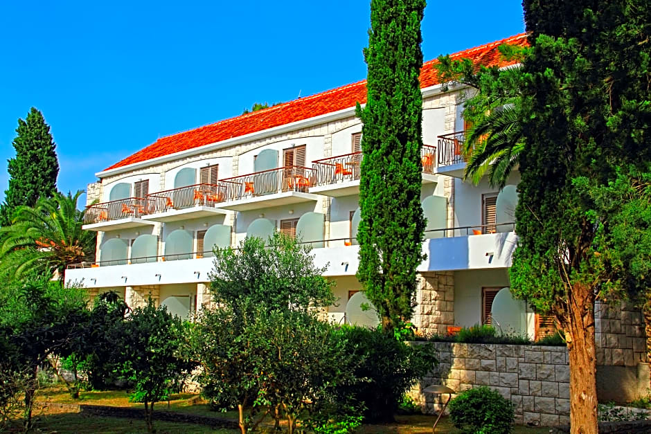 Aminess Vival Casa Velaris,Split>>Brac Island,3 star