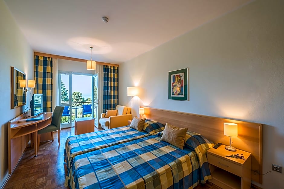 Aminess Vival Casa Velaris,Split>>Brac Island,3 star