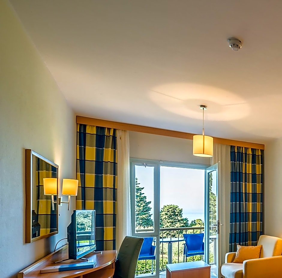 Aminess Vival Casa Velaris,Split>>Brac Island,3 star