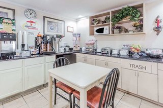 super 8 by wyndham st charles