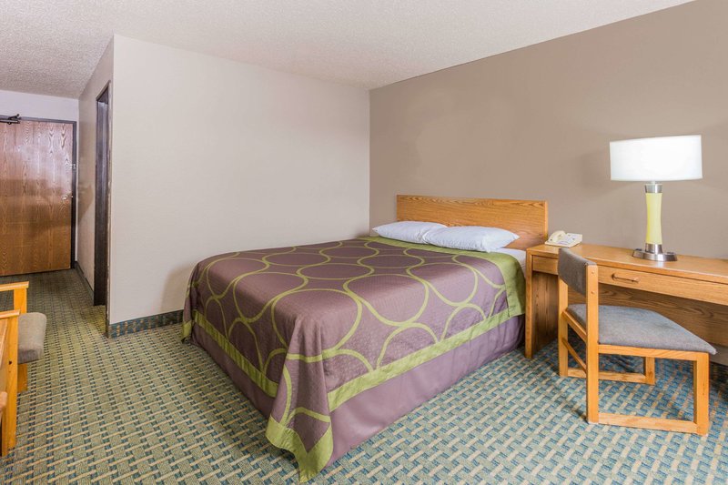 super 8 by wyndham st charles