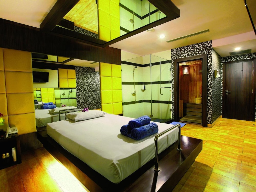 hotel orchardz jayakarta