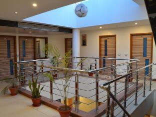 Hotel Citi Heights,Sector 22,3 star