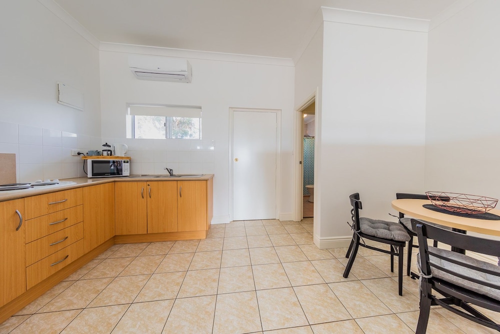 coast motel and apartments