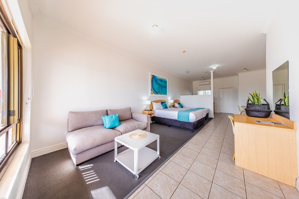 coast motel and apartments