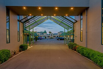 camelot motor lodge