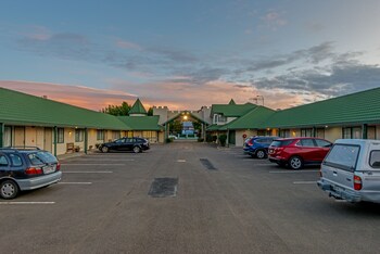 camelot motor lodge