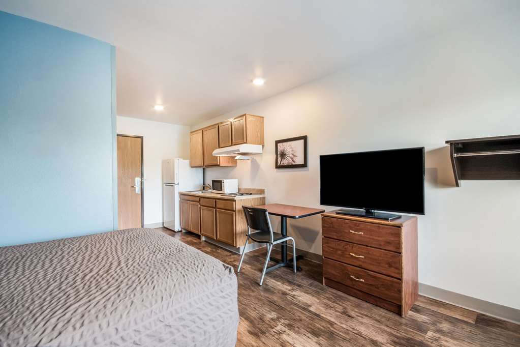extended stay america select suites wichita south