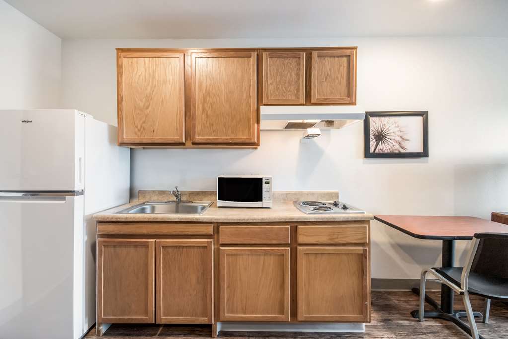 extended stay america select suites wichita south