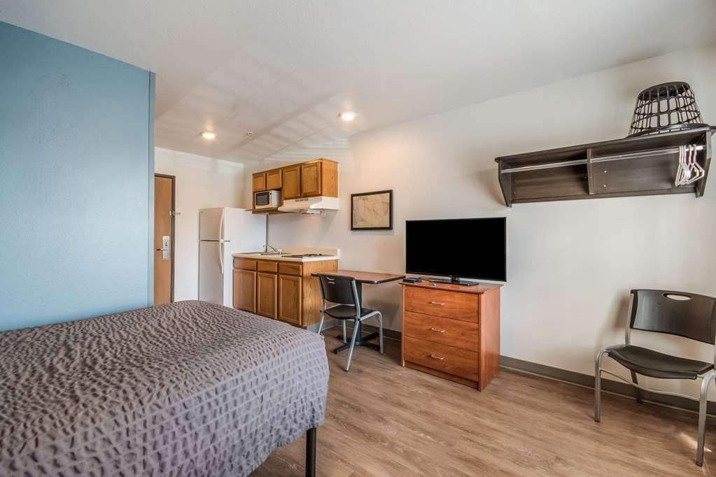extended stay america select suites wichita south