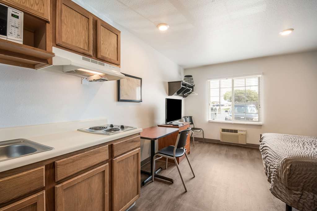 extended stay america select suites wichita south