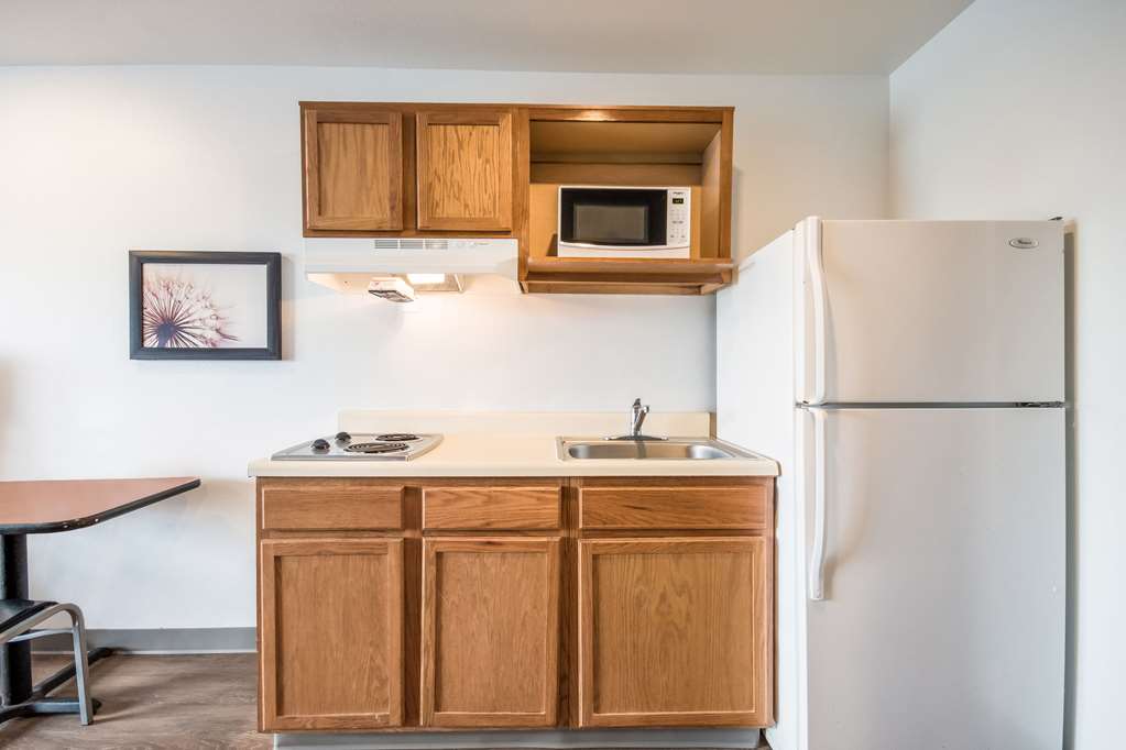 extended stay america select suites wichita south