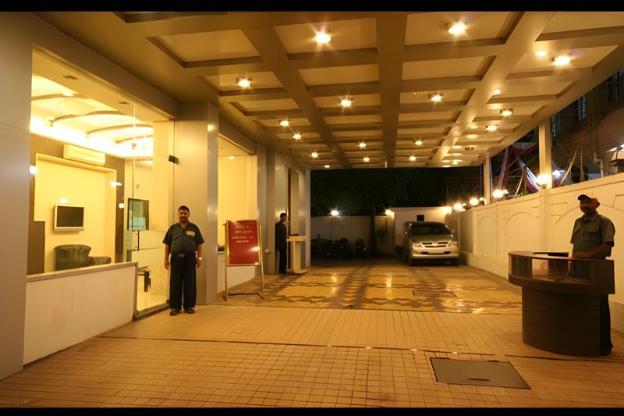 hotel dhiraj