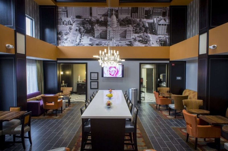hampton inn and suites lansing west