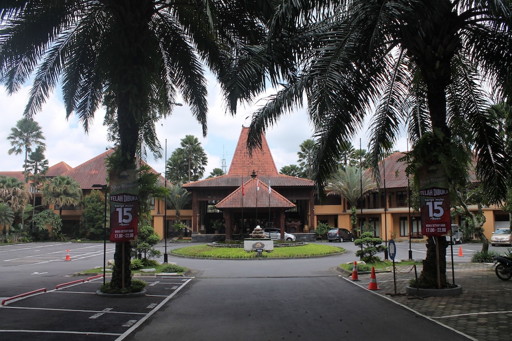 laras asri resort and spa