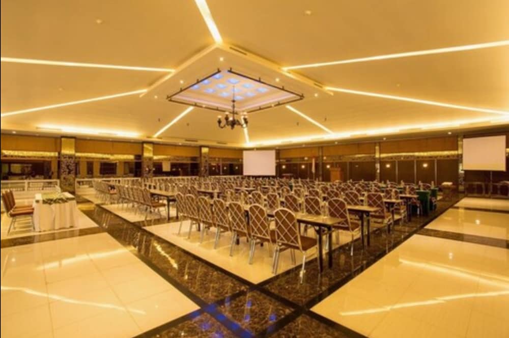 laras asri resort and spa