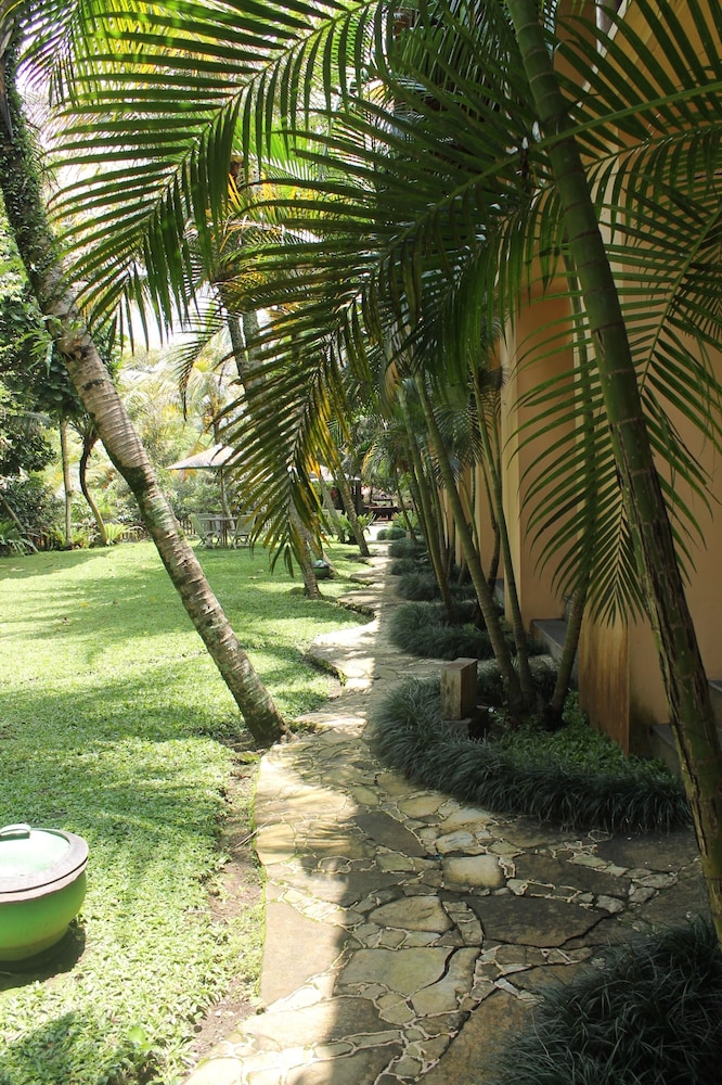 laras asri resort and spa