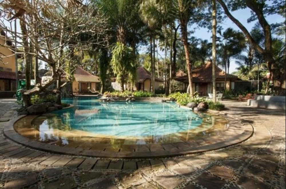 laras asri resort and spa