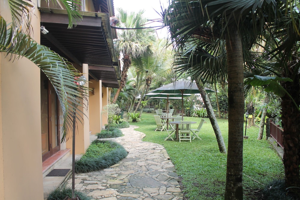 laras asri resort and spa