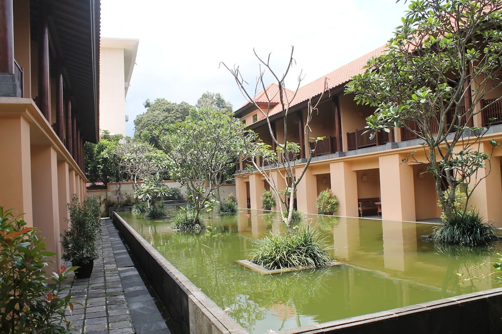 laras asri resort and spa