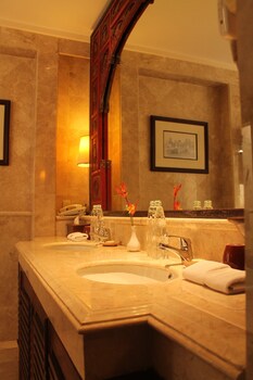 laras asri resort and spa