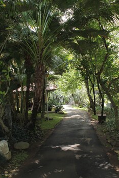 laras asri resort and spa