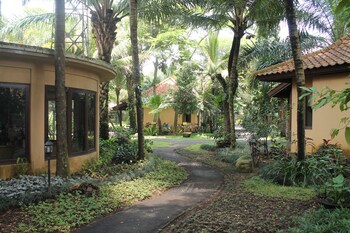 laras asri resort and spa
