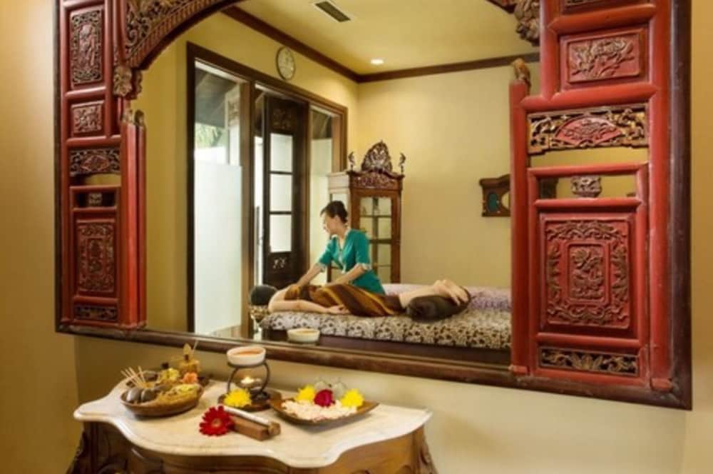 laras asri resort and spa