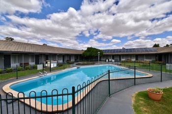 Townhouse Motel,Near Cowra Golf Club,4 star