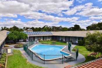 Townhouse Motel,Near Cowra Golf Club,4 star