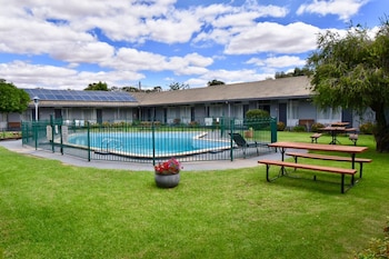 Townhouse Motel,Near Cowra Golf Club,4 star