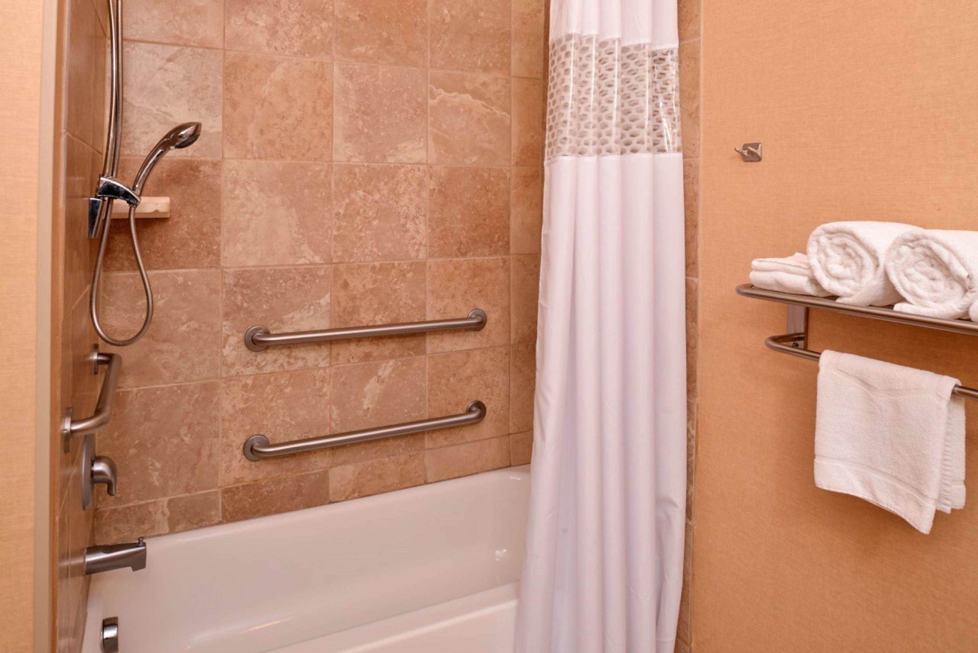 hampton inn by hilton lincoln