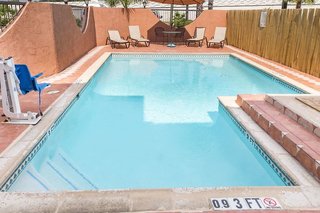 Super 8 By Wyndham Houston/Nasa,La Marque>>Downtown Houston,2 star