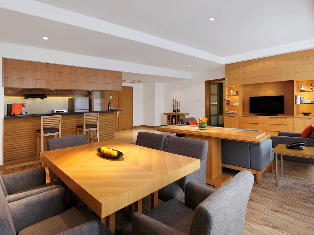 novotel hyderabad convention centre hotel