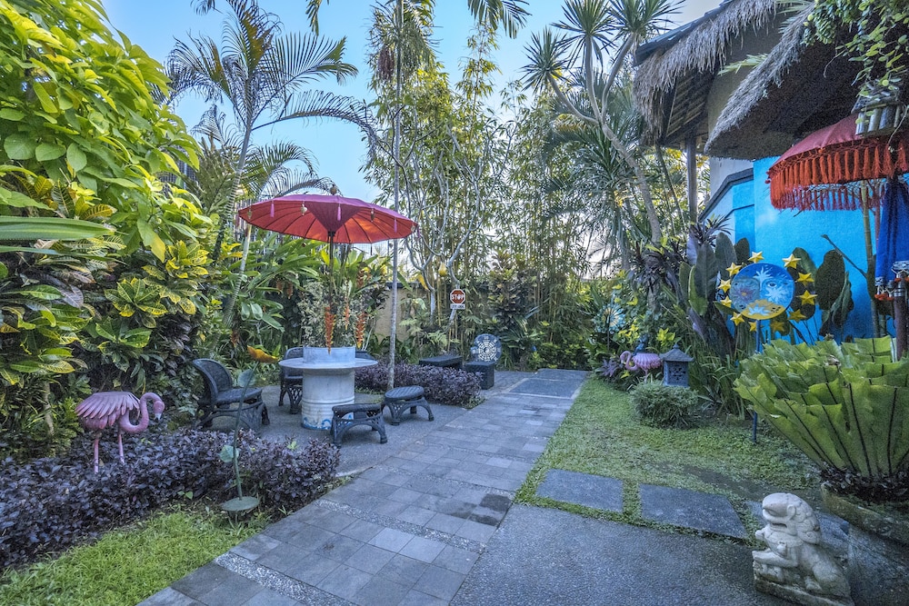 gajah biru bungalows