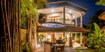 gajah biru bungalows