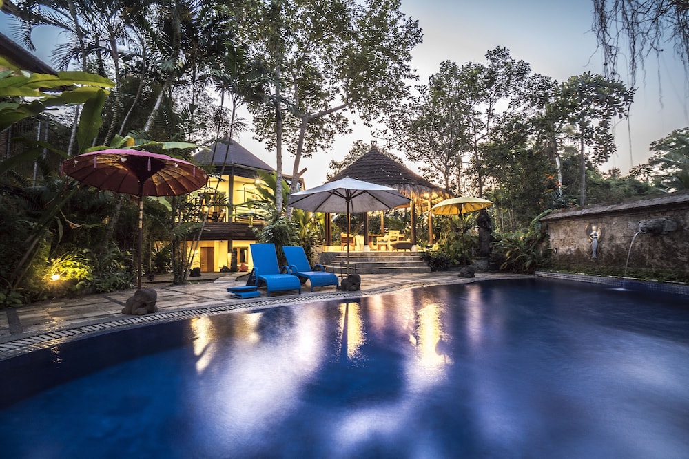 gajah biru bungalows