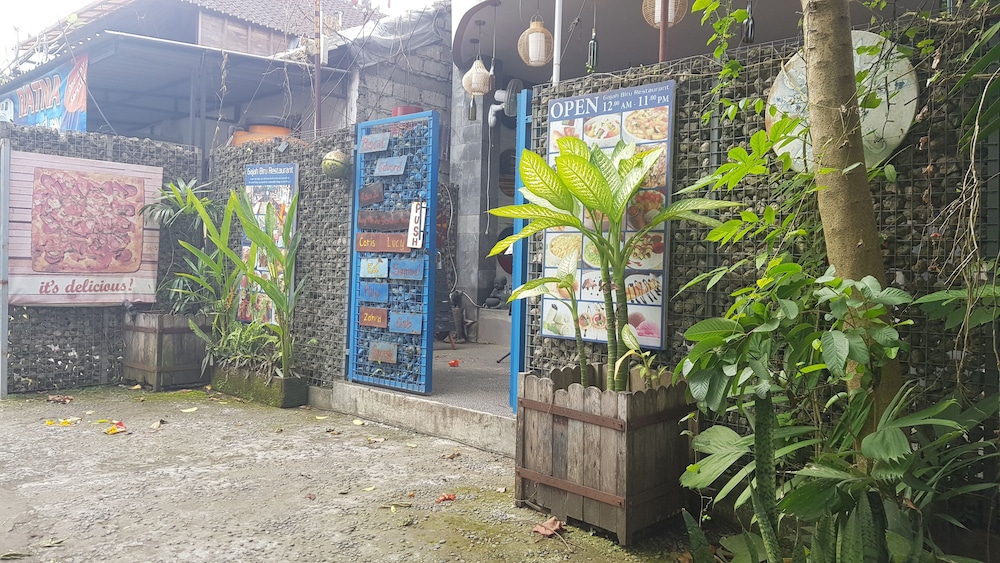 gajah biru bungalows