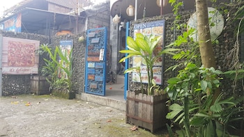 gajah biru bungalows
