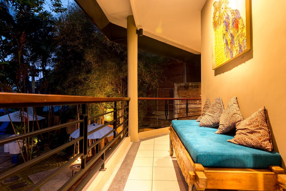 gajah biru bungalows